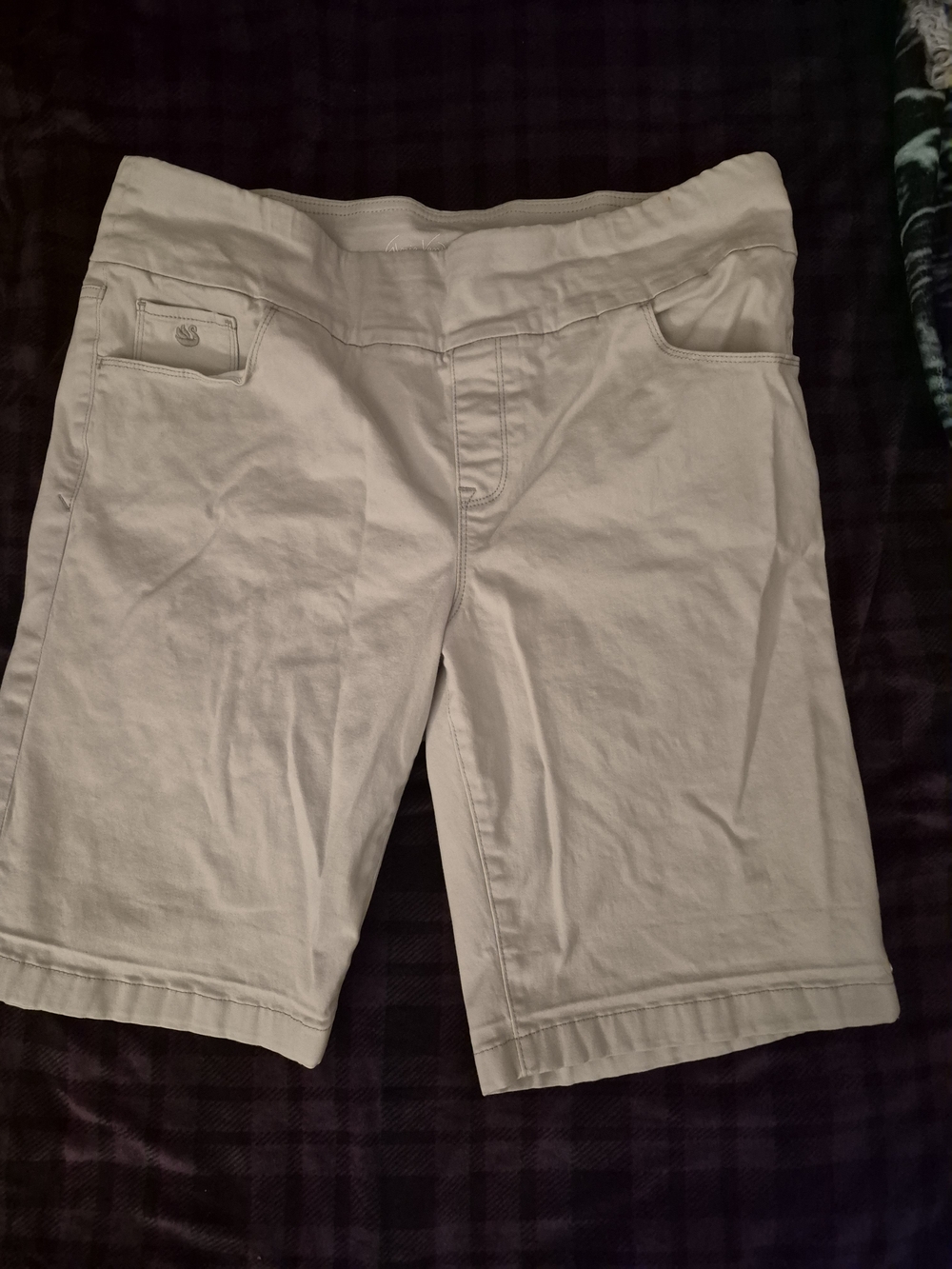 Gloria Vanderbilt Off-White Bermuda Shorts Womens Plus Size 16 W